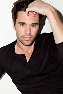 How tall is David Walton?